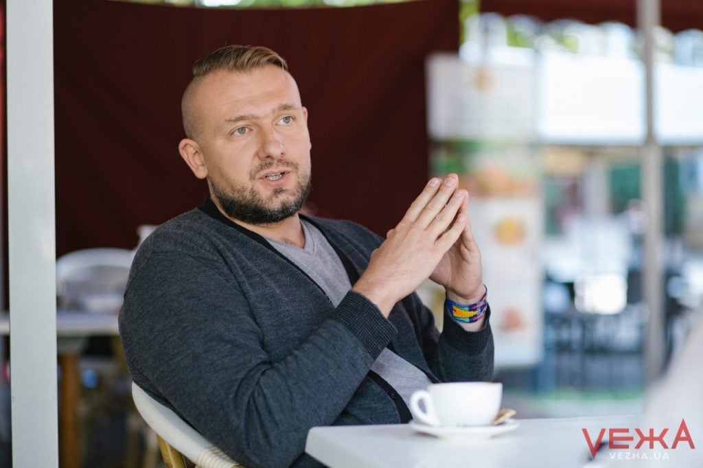 У Чернівцях презентують поетичну збірку військового журналіста 11 1