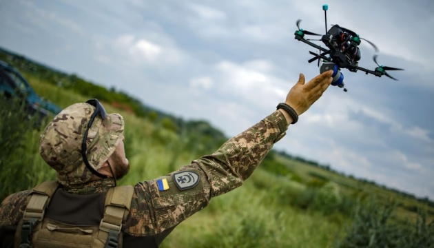 У Хмельницькому переможець конкурсу стартапів відкрив школу пілотування FPV-дронів