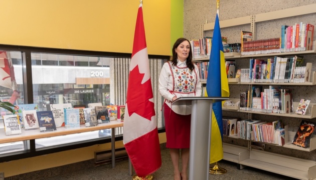 У Канаді з’явилася друга Українська книжкова поличка