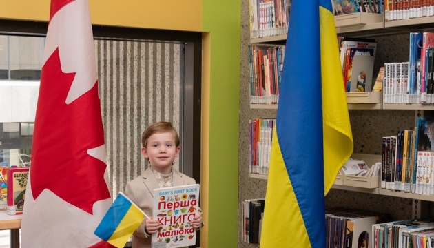 u kanadi zjavilasja druga ukrayinska knizhkova polichka 721ebf3