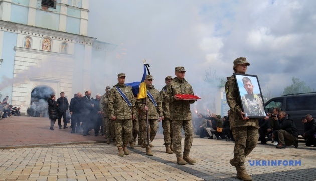 u kiyevi poproshhalisja iz zagiblim aktivistom ta vijskovim pavlom petrichenkom b2295a7