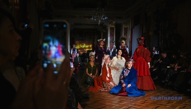 u lvivski operi vidbulasja vistava defile rozmova ptahiv 1d05b5a