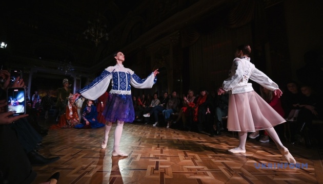 u lvivski operi vidbulasja vistava defile rozmova ptahiv 4812e39