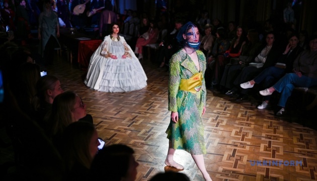 u lvivski operi vidbulasja vistava defile rozmova ptahiv 48cecc7