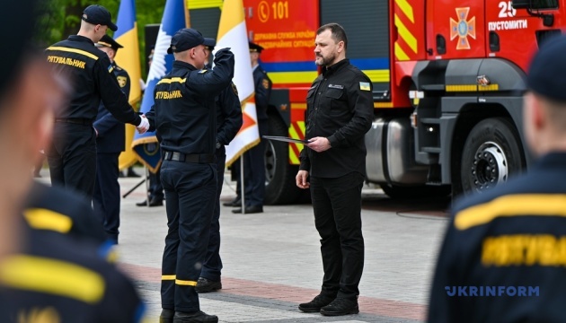 u lvovi vruchili diplomi vipusknikam vishiv dsns yih vitali klimenko i glavi mvs troh krayin 21e814b