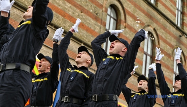 u lvovi vruchili diplomi vipusknikam vishiv dsns yih vitali klimenko i glavi mvs troh krayin 8d6f305