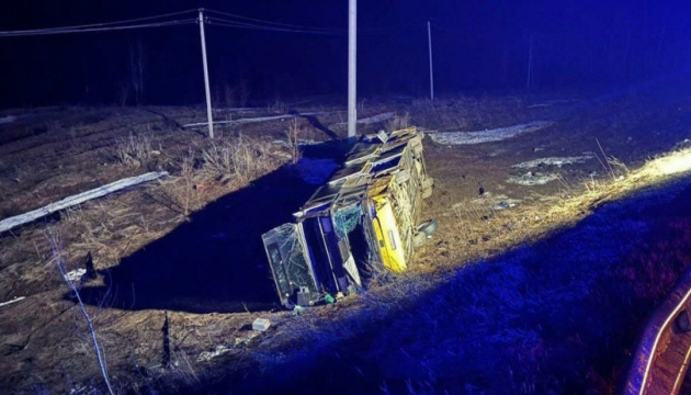 У Пакистані автобус упав в ущелину, щонайменше 17 загиблих