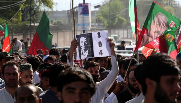 У Пакистані суд призупинив експрем'єру Хану та його дружині вирок у справі про хабарництво