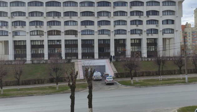 У російському Володимирі чоловік кинув «коктейль Молотова» в обладміністрацію