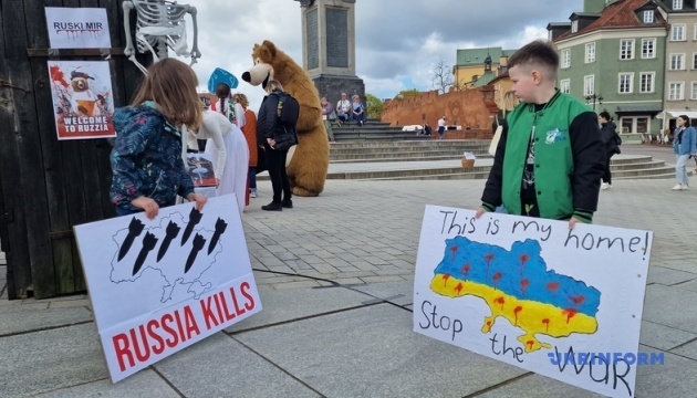 u varshavi vidbuvsja performans proti torgivli yes iz rosiyeju 0d752ab