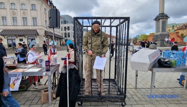 u varshavi vidbuvsja performans proti torgivli yes iz rosiyeju 33c16f0