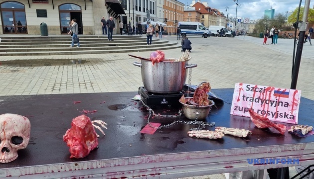 u varshavi vidbuvsja performans proti torgivli yes iz rosiyeju b6e32ce