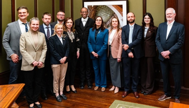 Українські депутати обговорили з міністром оборони Канади посилення військової підтримки