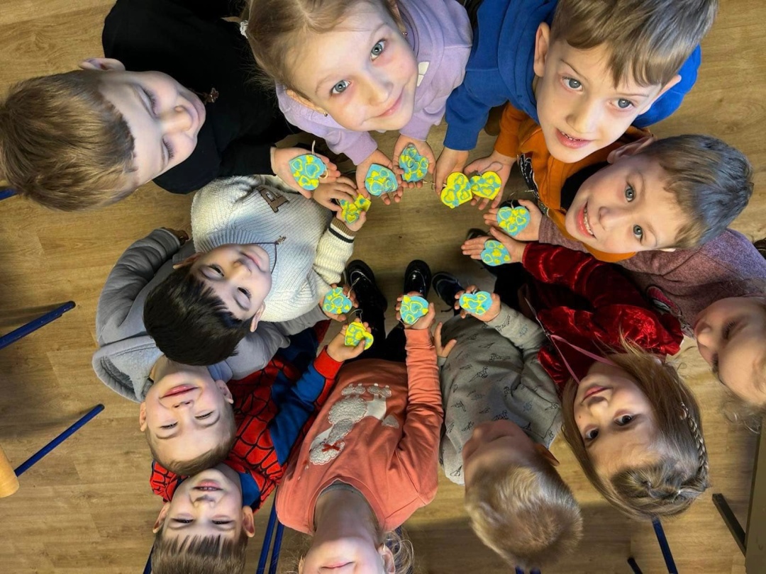 ukrayinski shkoli u belgiyi doluchilisja do blagodijnoyi akciyi na pidtrimku zahisnikiv ukrayini 17e62ee