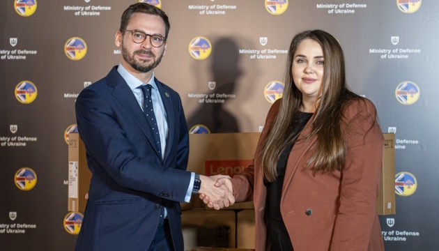 Уряд Британії передав Україні обладнання для роботи з реєстром «Оберіг» 