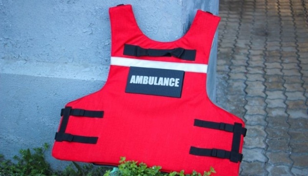 В Одесі лікарі «швидкої» отримали 200 бронежилетів від волонтерів