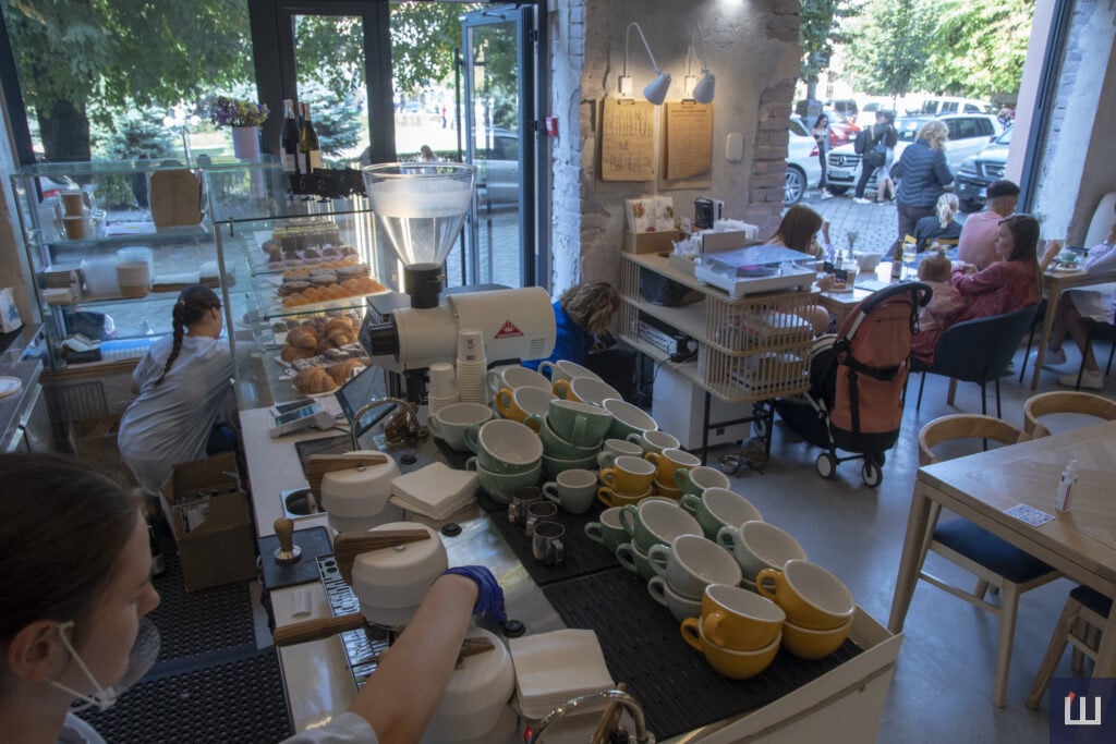 В одній з мереж кав’ярень Чернівців отруїлися відвідувачі та персонал: заклад зачиняють на невизначений термін 11 1