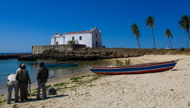 Внаслідок аварії порома біля Мозамбіку загинули понад 90 людей