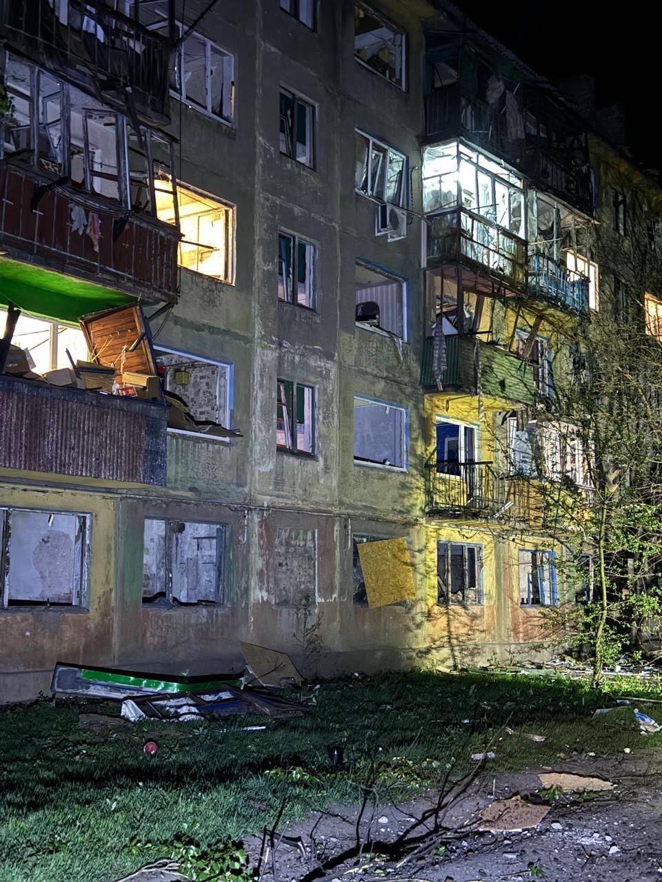 vorog vdariv po selidovomu raketami s 300 ta aviabomboju poshkodzheni bagatopoverhivki 49a335a