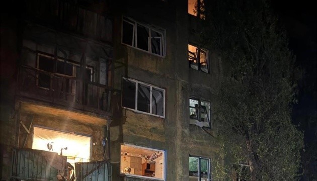 Ворог вдарив по Селидовому ракетами С-300 та авіабомбою, пошкоджені багатоповерхівки