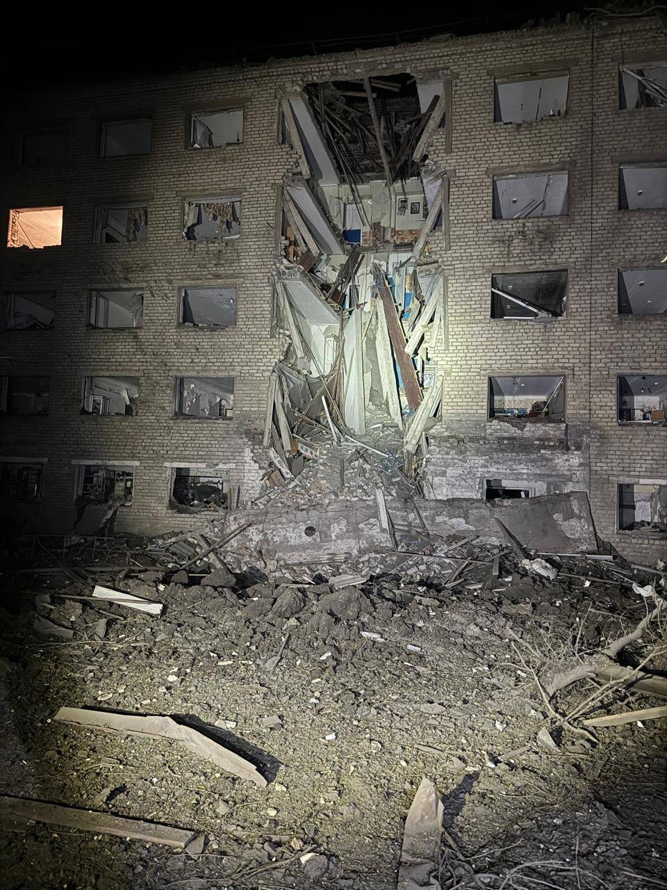 vorog vdariv po selidovomu raketami s 300 ta aviabomboju poshkodzheni bagatopoverhivki e17b628