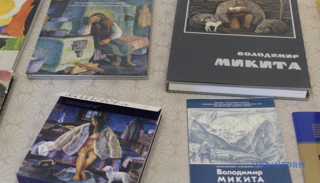 13/15: Відкриття персональної виставки академіка, народного художника Володимира Микити в Мукачеві / Фото: Тетяна Когутич, Укрінформ yedinij z ukrayinskih mitciv hto pishe u 93 roki u mukachevi vidkrili vistavku volodimira mikiti aee07f3