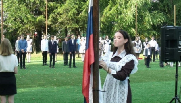 Загарбники готують «екскурсії» у РФ для українських підлітків до 9 травня