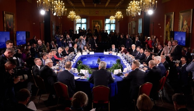 zelenskij u vilnjusi zaklikav zahidnih partneriv ne zvolikati z peredacheju ppo fe8d263