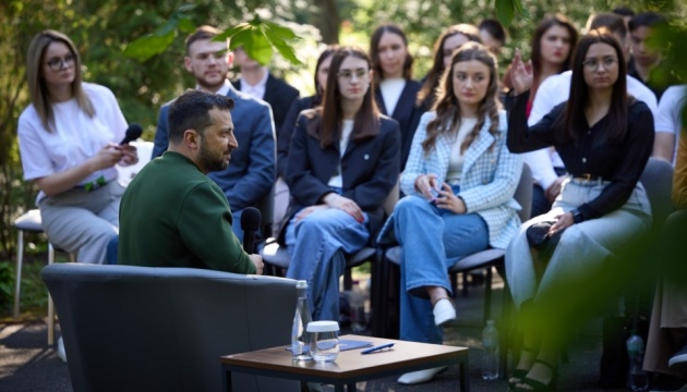 Зеленський зустрівся зі студентами чернівецьких університетів