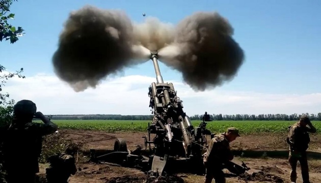 Артилеристи знищили склад боєкомплекту і броньовану ремонтно-евакуаційну машину росіян