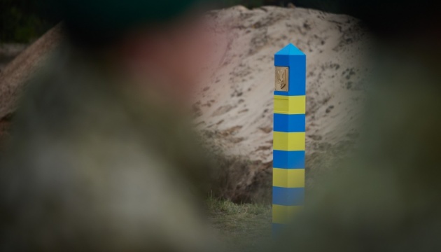 Біля кордону з Румунією затримали ухилянта в жіночому вбранні