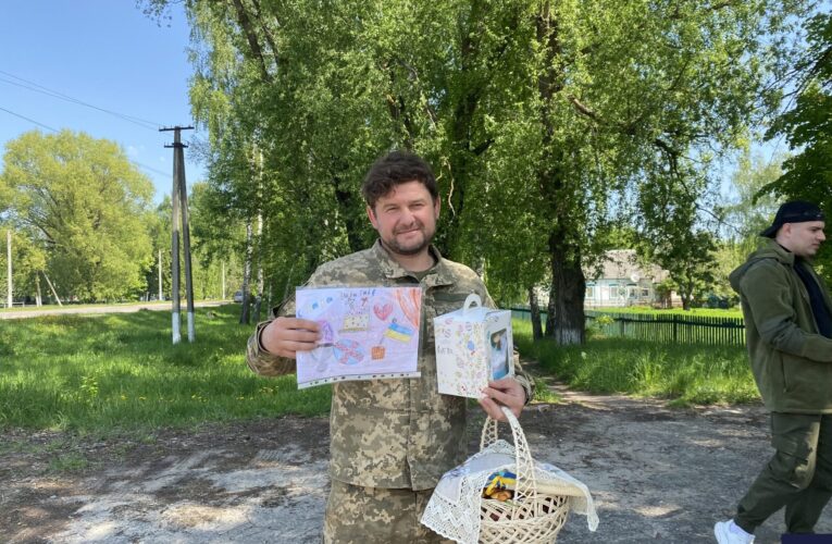 Діти військових із Чернівців склали великодні кошики та передали батькам на фронт. ВІДЕО