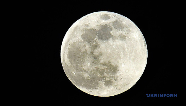 Китай доставить на Землю зразки породи зі зворотного боку Місяця