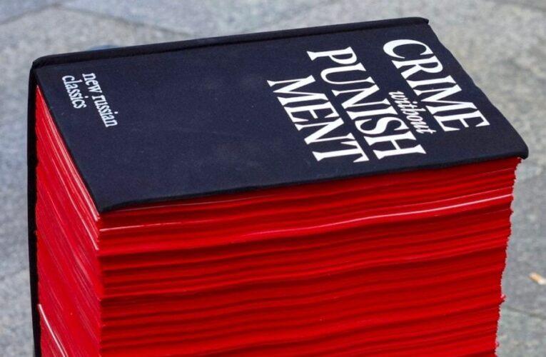 Книга про злочини росіян в Україні здобула престижні нагороди у США