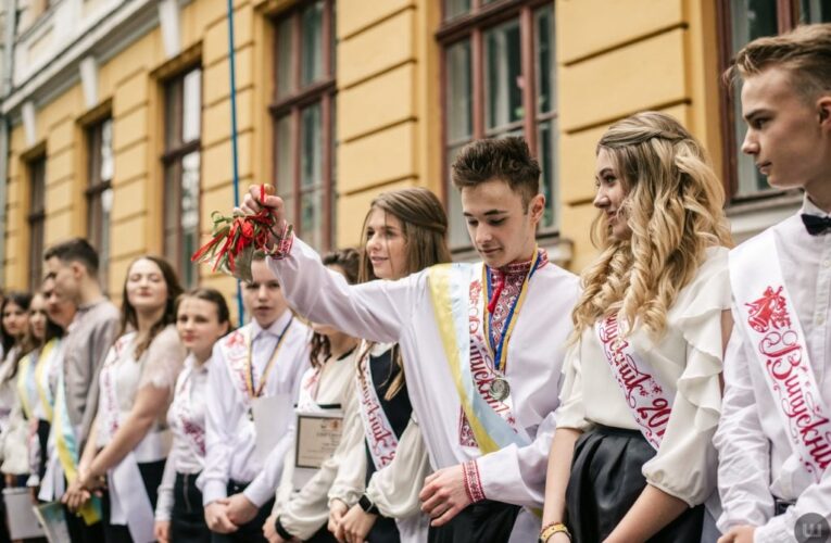 Коли у школах Чернівців завершиться навчальний рік