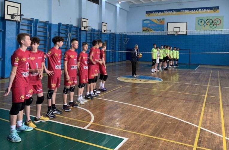 Команда КЗ «ДЮСШ № 4» стала переможцем волейбольного чемпіонату Чернівців серед юнаків 