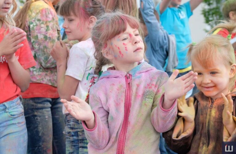 Майстер-класи, аквагрим та бульбашкове шоу: програма заходів до Дня захисту дітей у Чернівцях