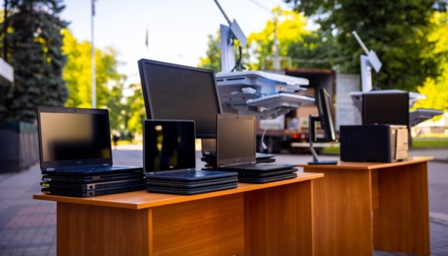 Медзаклади Дніпропетровщини отримали від міжнародних партнерів мобільну техніку