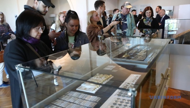 muzej istoriyi u chervni vidkriye vistavku 274 artefaktiv zatrimanih na kordoni estoniyi z rf 2afd90a