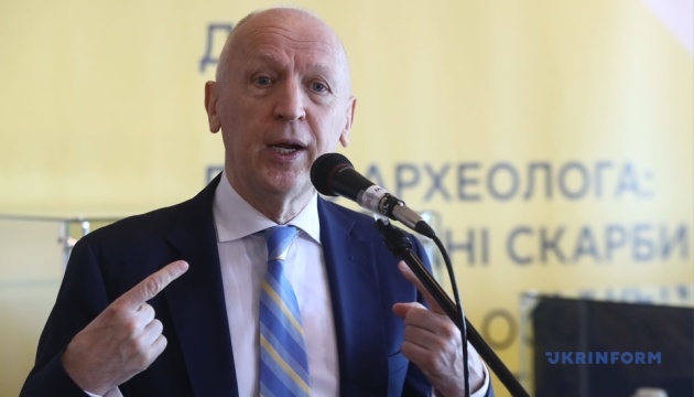 muzej istoriyi u chervni vidkriye vistavku 274 artefaktiv zatrimanih na kordoni estoniyi z rf 3b63326