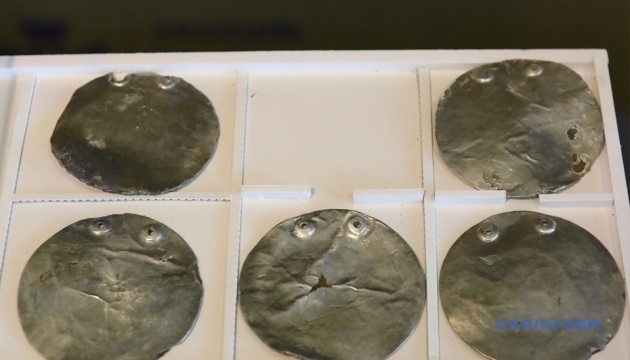 muzej istoriyi u chervni vidkriye vistavku 274 artefaktiv zatrimanih na kordoni estoniyi z rf bf09fd7