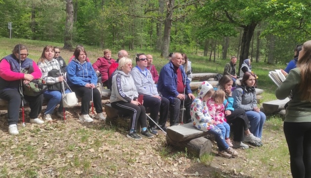 na rivnenshhini proveli pershu ekskursiju dlja ljudej z porushennjam zoru 1111250