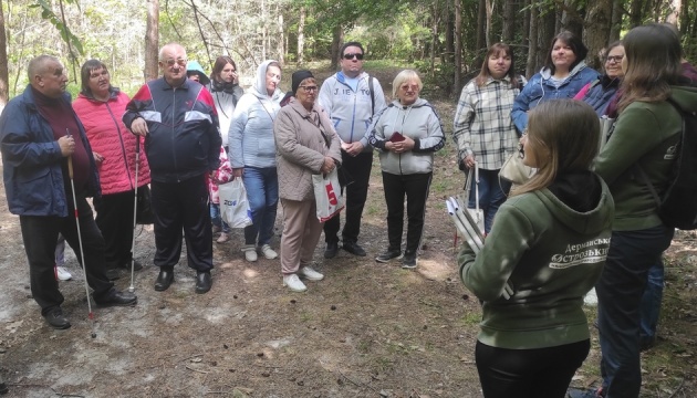 na rivnenshhini proveli pershu ekskursiju dlja ljudej z porushennjam zoru eb11404