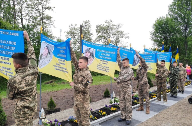 На Вижниччині відкрили Алею Слави загиблим військовим