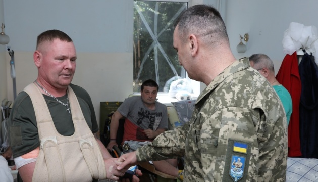 Неїжпапа відвідав поранених морських піхотинців і вручив нагороди