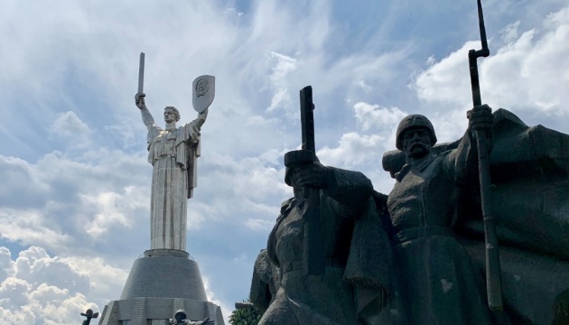 Польща передасть українському Музею війни автомобіль для експедицій та транспортування артефактів