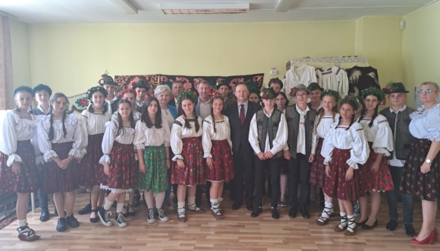 Посол у Румунії Ігор відвідав школу з повним циклом викладання українською мовою