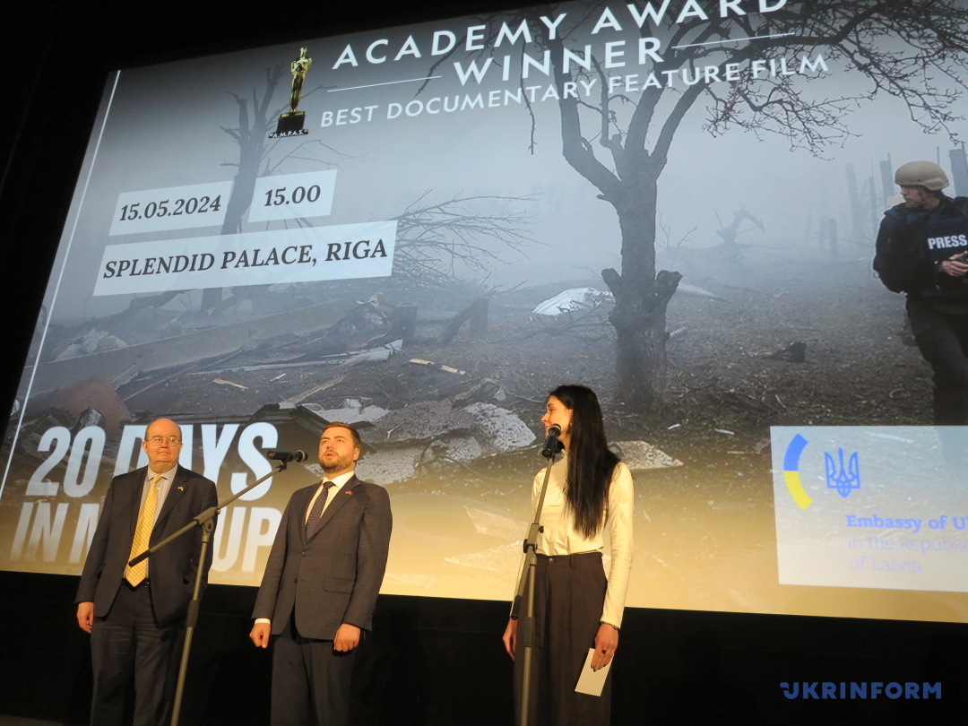 posolstva ukrayini ta velikoyi britaniyi proveli v rizi pokaz filmu 20 dniv u mariupoli 69ef147