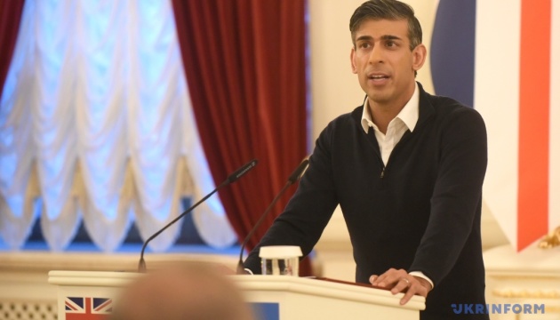 Прем'єр Британії пропонує відновити у країні військовий обов'язок