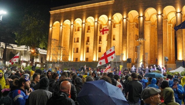 Протестувальники перекрили рух у центрі Тбілісі